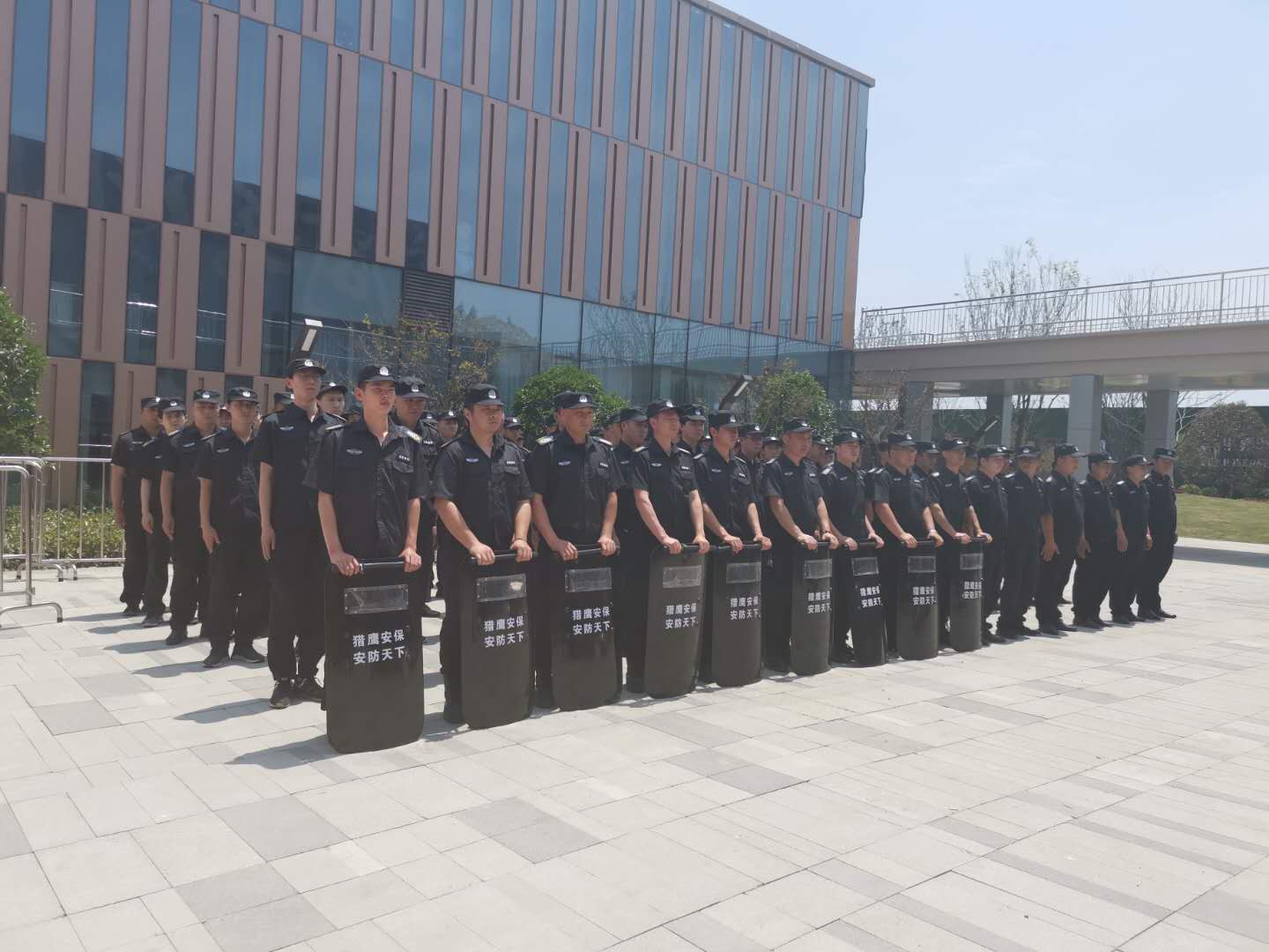 獵鷹保安祝隨州城市空間開盤大吉！