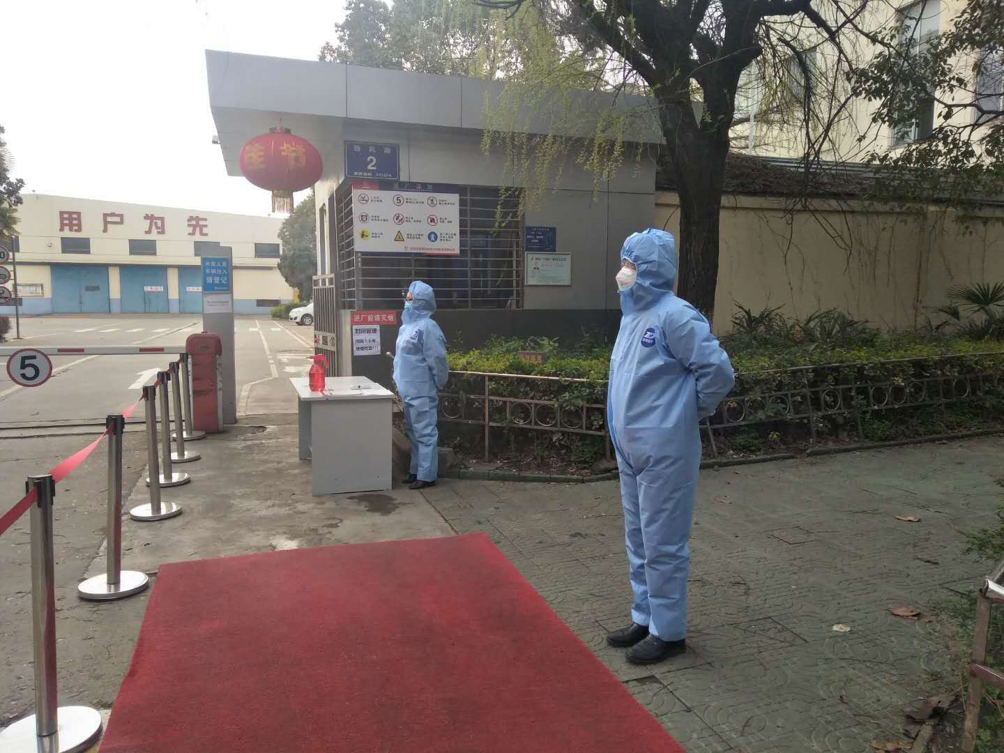2020年疫情期間，湖北獵鷹保安公司疫情防控現(xiàn)場