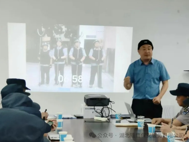 強化校園安全管理 筑牢校園平安防線——獵鷹保安公司開展校園保安員安全教育及技能培訓(xùn)